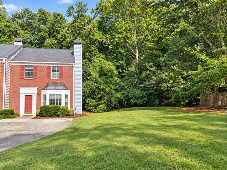 2 bedroom, 3 bathroom, 1,416 sq ft townhouse under contract at 732 Anderson Walk, Marietta, GA 30062 — photo 2