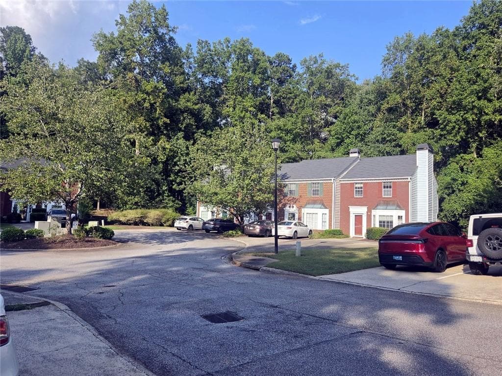 2 bedroom, 3 bathroom, 1,416 sq ft townhouse under contract at 732 Anderson Walk, Marietta, GA 30062 — photo 3