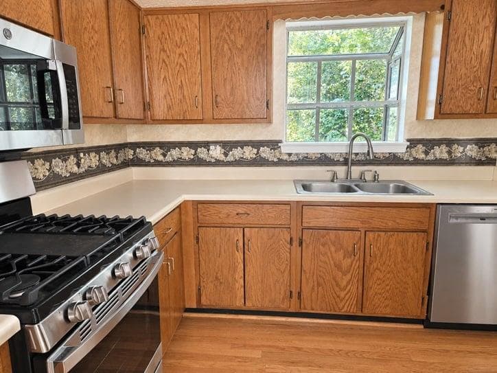 2 bedroom, 3 bathroom, 1,416 sq ft townhouse under contract at 732 Anderson Walk, Marietta, GA 30062 — photo 7