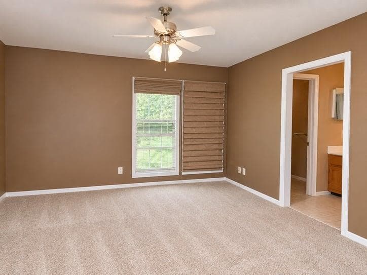 2 bedroom, 3 bathroom, 1,416 sq ft townhouse under contract at 732 Anderson Walk, Marietta, GA 30062 — photo 8