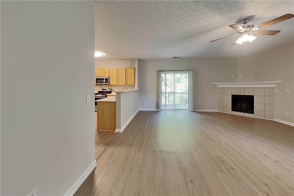 4 bedroom, 3 bathroom, 3,161 sq ft single family residence for rent at 928 Mill Creek Avenue, Canton, GA 30115 for $2,675 a month — photo 3