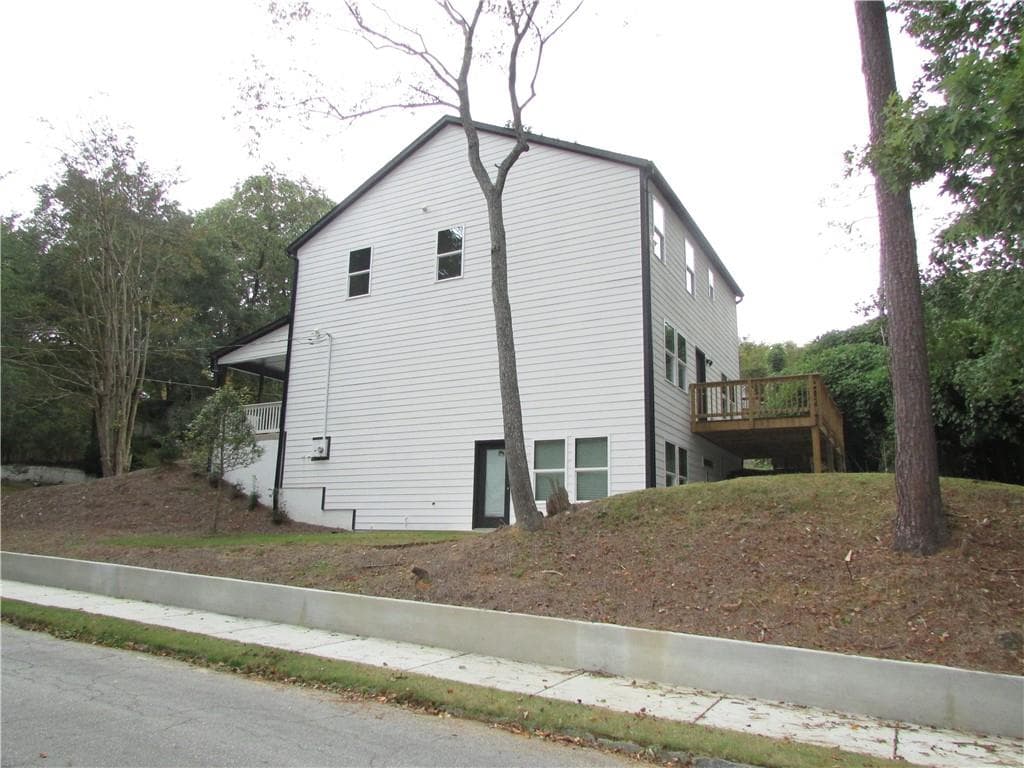 4 bedroom, 3 bathroom, 1,887 sq ft single family residence for rent at 2367 Summit Avenue, Atlanta, GA 30318 for $3,000 a month — photo 3