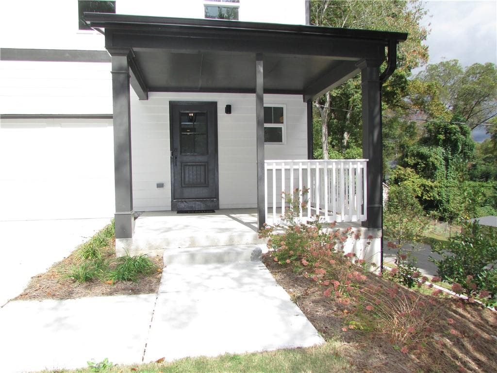 4 bedroom, 3 bathroom, 1,887 sq ft single family residence for rent at 2367 Summit Avenue, Atlanta, GA 30318 for $3,000 a month — photo 4
