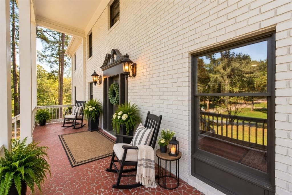 4 bedroom, 3 bathroom, 3,420 sq ft single family residence for sale at 685 Mission Road, Cartersville, GA 30120 — photo 2