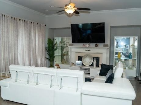 5 bedroom, 5 bathroom, 3,738 sq ft single family residence for sale at 744 Laura Jean Court, Buford, GA 30518 — photo 10