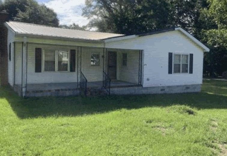 2 bedroom, 1 bathroom, 1,200 sq ft single family residence for sale at 7 Pine Avenue, Butler, GA 31006