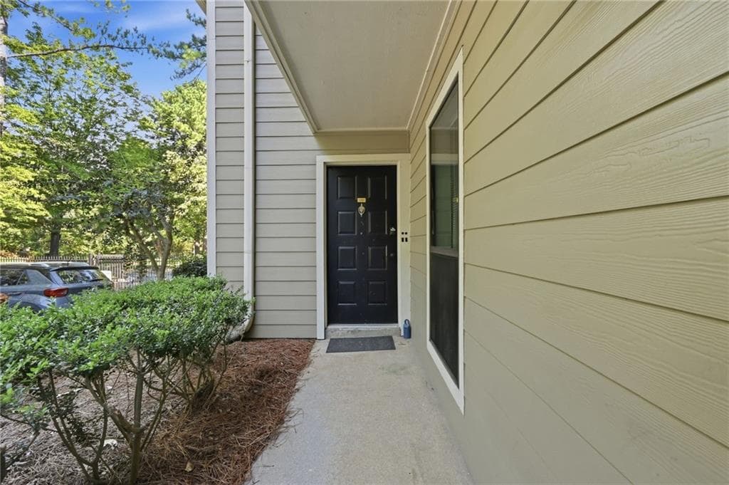 2 bedroom, 2 bathroom, 1,158 sq ft condominium for sale at 1001 River Mill Circle, Roswell, GA 30075 — photo 3