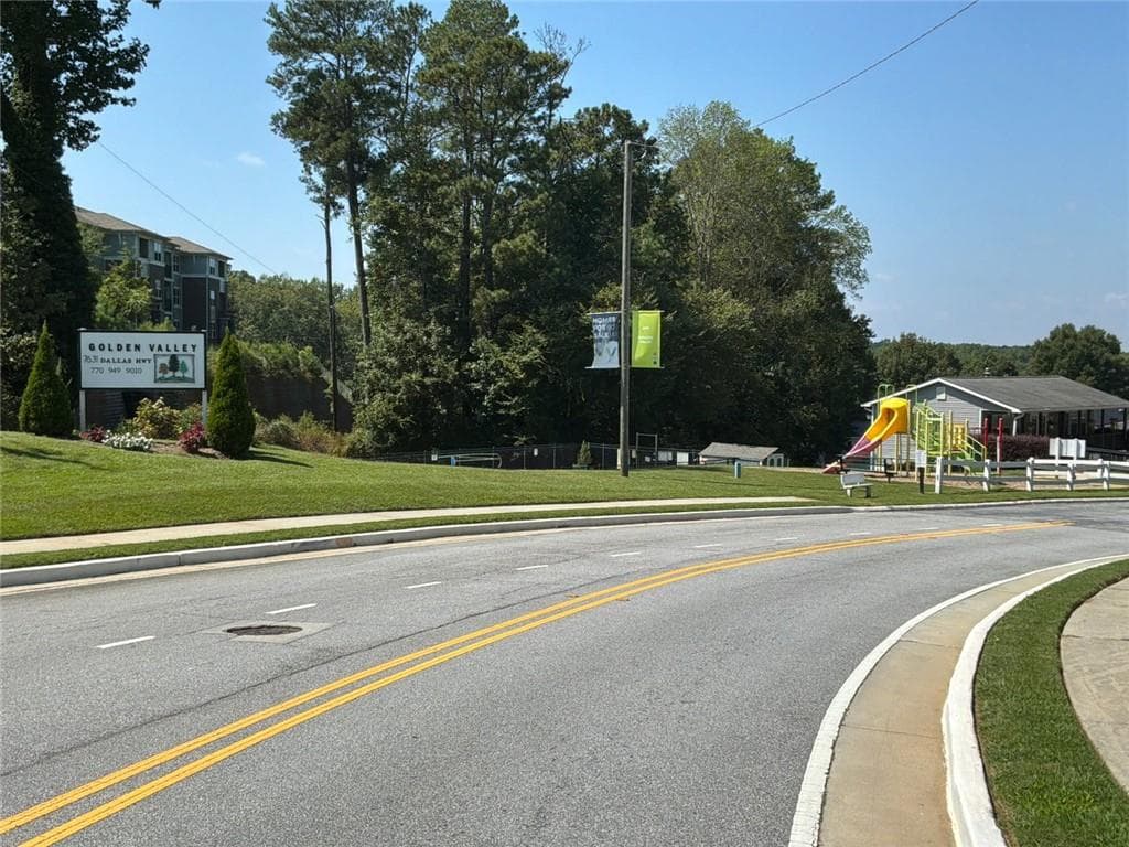 2 bedroom, 2 bathroom, 960 sq ft single family residence for sale at 7631 Dallas Highway, Douglasville, GA 30134 — photo 2