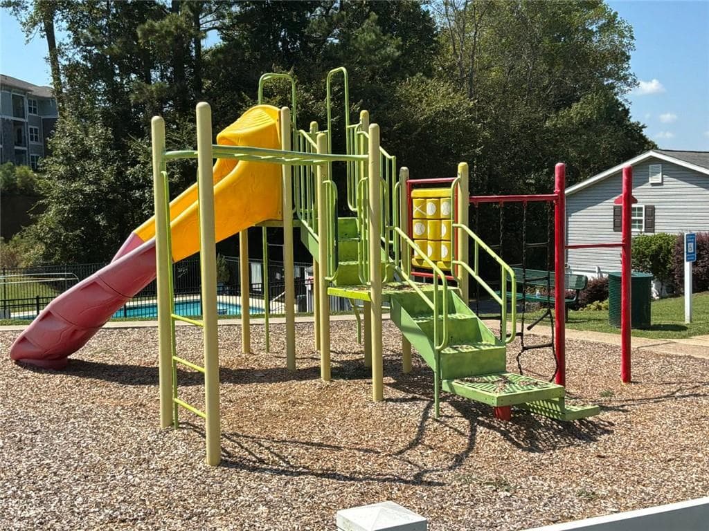 2 bedroom, 2 bathroom, 960 sq ft single family residence for sale at 7631 Dallas Highway, Douglasville, GA 30134 — photo 4