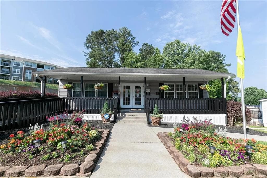 2 bedroom, 2 bathroom, 960 sq ft single family residence for sale at 7631 Dallas Highway, Douglasville, GA 30134 — photo 5