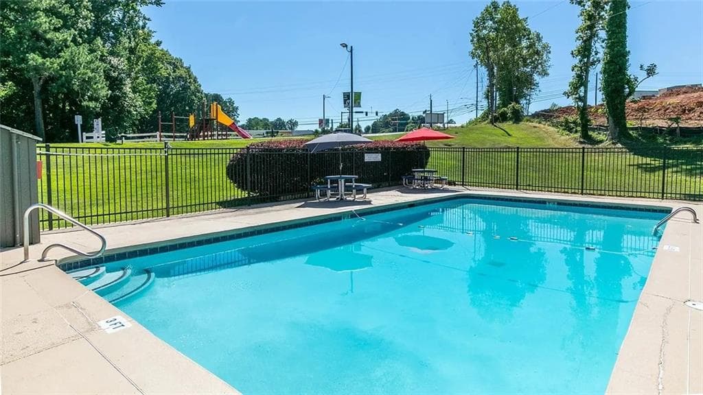 2 bedroom, 2 bathroom, 960 sq ft single family residence for sale at 7631 Dallas Highway, Douglasville, GA 30134 — photo 7