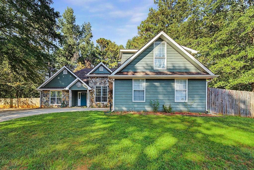 3 bedroom, 2 bathroom, 1,843 sq ft single family residence for sale at 25 Cliff Court, Covington, GA 30016