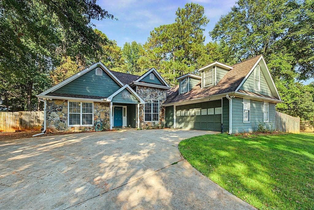 3 bedroom, 2 bathroom, 1,843 sq ft single family residence for sale at 25 Cliff Court, Covington, GA 30016 — photo 2