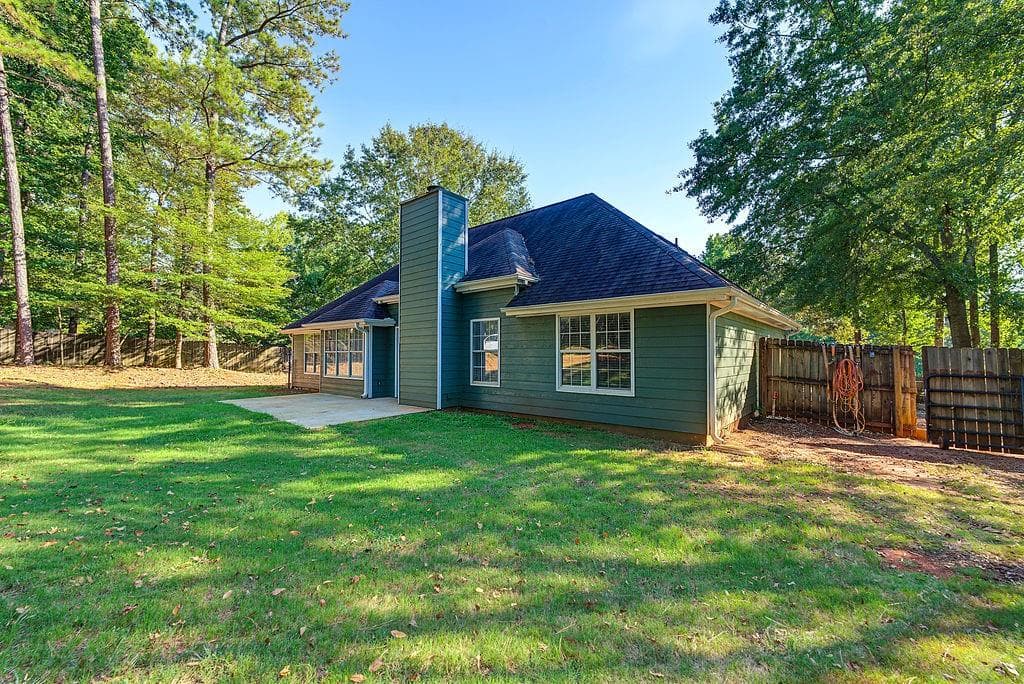 3 bedroom, 2 bathroom, 1,843 sq ft single family residence for sale at 25 Cliff Court, Covington, GA 30016 — photo 5