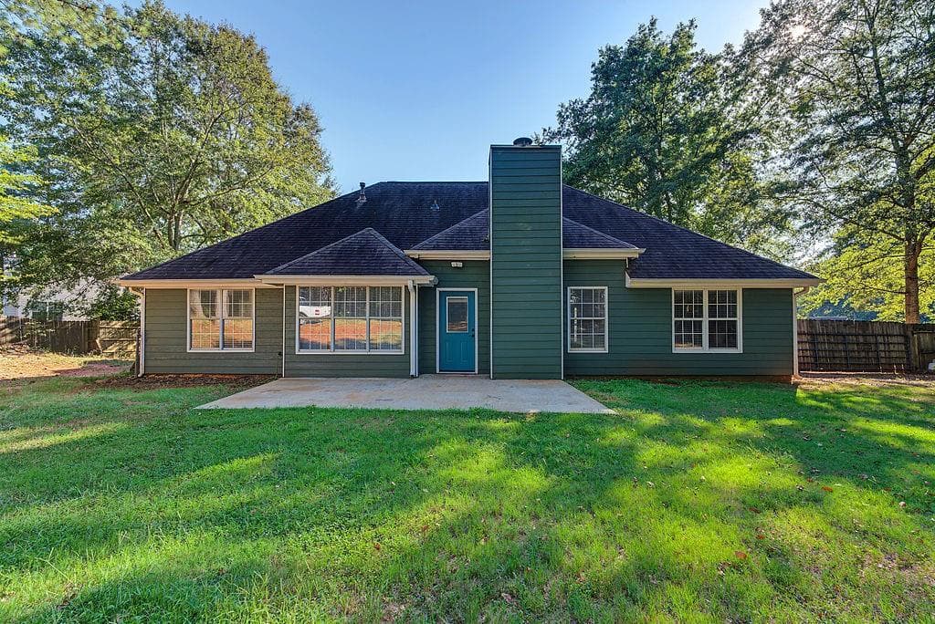 3 bedroom, 2 bathroom, 1,843 sq ft single family residence for sale at 25 Cliff Court, Covington, GA 30016 — photo 3