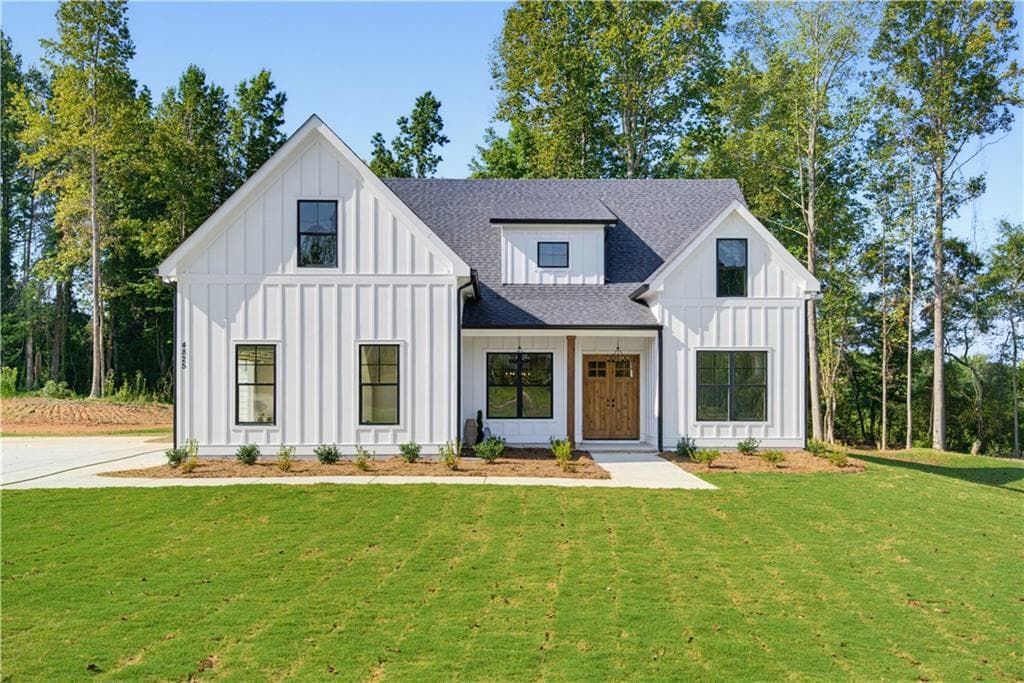 4 bedroom, 3 bathroom, 2,200 sq ft single family residence for sale at 4825 Price Road, Gainesville, GA 30506 — photo 2