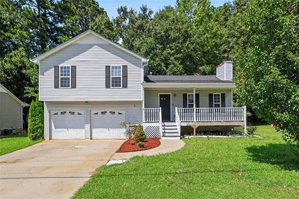3 bedroom, 2 bathroom, 1,289 sq ft single family residence under contract at 329 River Trace Drive, Villa Rica, GA 30180