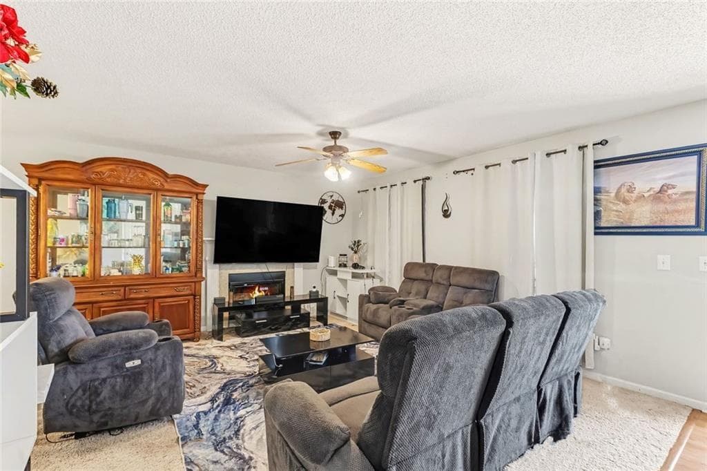3 bedroom, 2 bathroom, 1,289 sq ft single family residence under contract at 329 River Trace Drive, Villa Rica, GA 30180 — photo 3