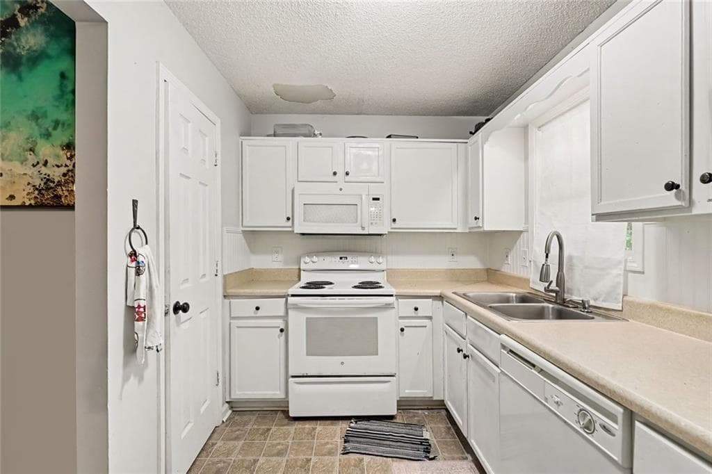 3 bedroom, 2 bathroom, 1,289 sq ft single family residence under contract at 329 River Trace Drive, Villa Rica, GA 30180 — photo 8