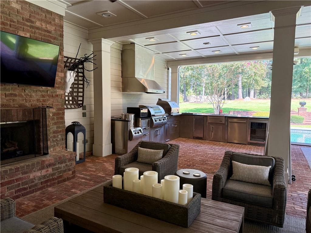 8 bedroom, 7 bathroom, 9,204 sq ft single family residence under contract at 15000 Neese Road, Milton, GA 30004 — photo 6