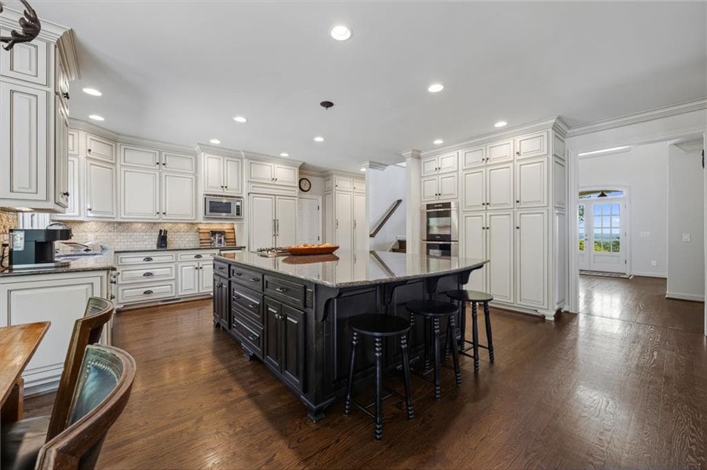 5 bedroom, 5 bathroom, 4,880 sq ft single family residence under contract at 1990 Sawnee Court, Cumming, GA 30040 — photo 10