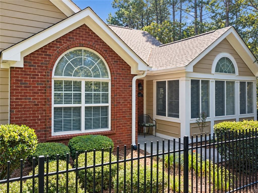 3 bedroom, 2 bathroom, 1,757 sq ft condominium for sale at 142 Vintage Club Circle, Marietta, GA 30066 — photo 3