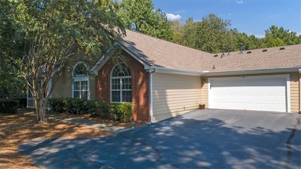 3 bedroom, 2 bathroom, 1,757 sq ft condominium for sale at 142 Vintage Club Circle, Marietta, GA 30066 — photo 4