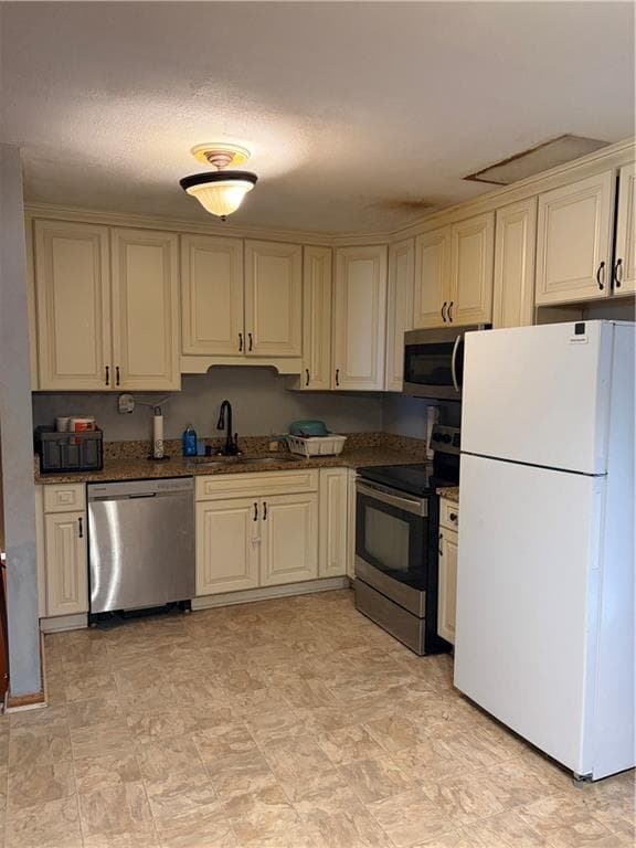 3 bedroom, 2 bathroom, 1,418 sq ft single family residence under contract at 1118 E Fayetteville Road, Riverdale, GA 30296 — photo 10