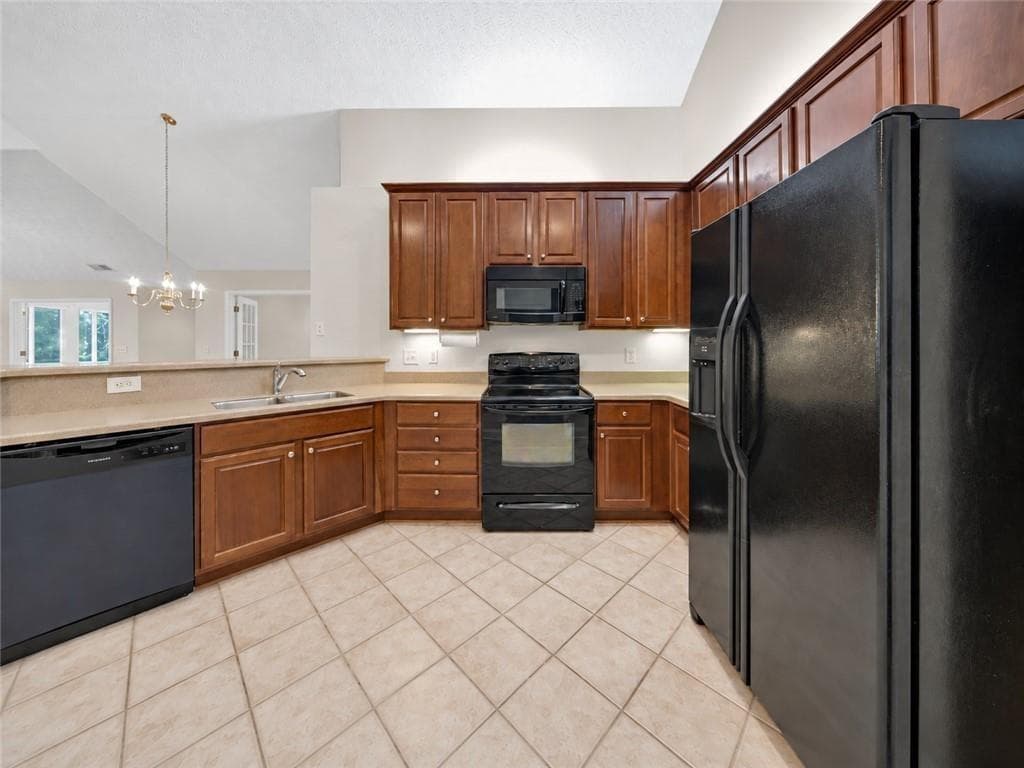 3 bedroom, 2 bathroom, 1,757 sq ft condominium for sale at 142 Vintage Club Circle, Marietta, GA 30066 — photo 10