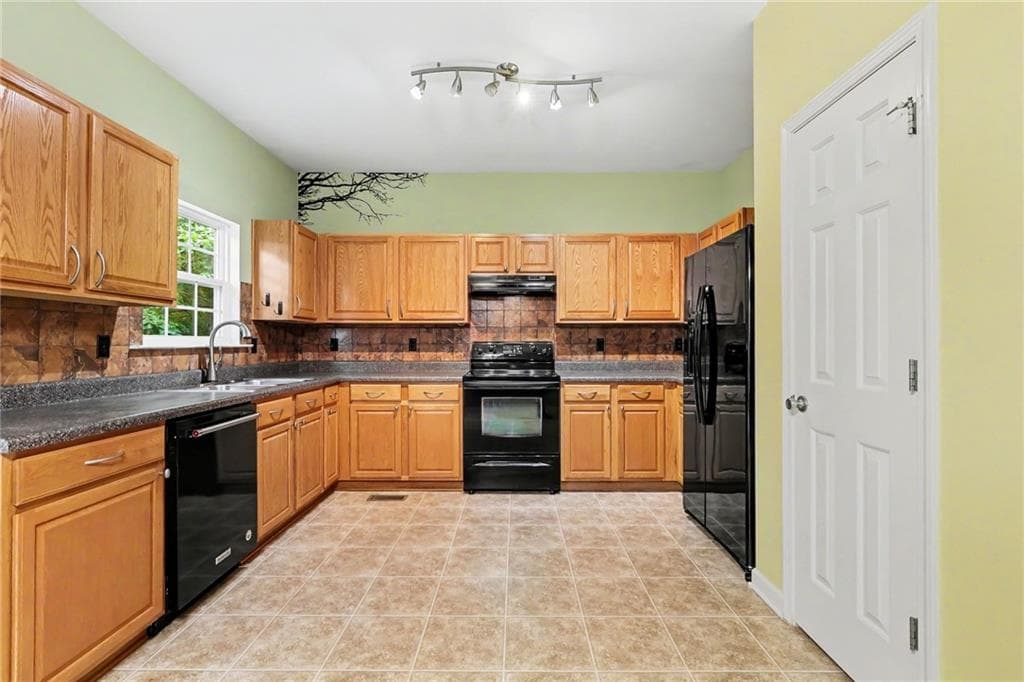 4 bedroom, 4 bathroom, 2,204 sq ft single family residence for sale at 3611 Jasmine Cove Lane, Snellville, GA 30039 — photo 6