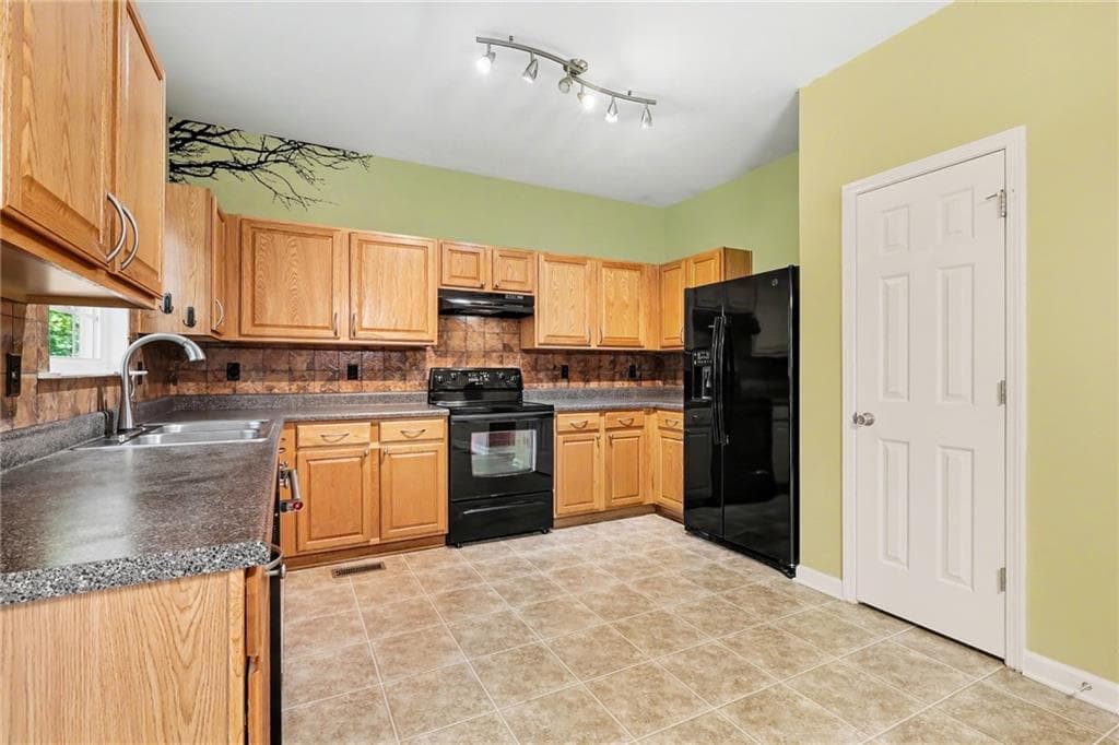 4 bedroom, 4 bathroom, 2,204 sq ft single family residence for sale at 3611 Jasmine Cove Lane, Snellville, GA 30039 — photo 8