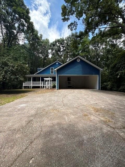 7 bedroom, 4 bathroom, 4,724 sq ft single family residence for sale at 2970 Oxford Road, Atlanta, GA 30349 — photo 4