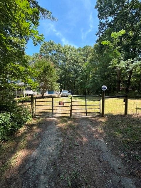 7 bedroom, 4 bathroom, 4,724 sq ft single family residence for sale at 2970 Oxford Road, Atlanta, GA 30349 — photo 7