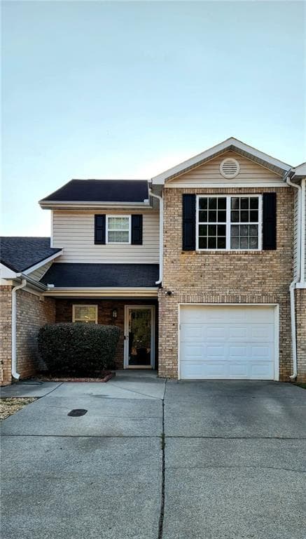 3 bedroom, 3 bathroom, 1,486 sq ft townhouse under contract at 118 Avalon Drive, Calhoun, GA 30701