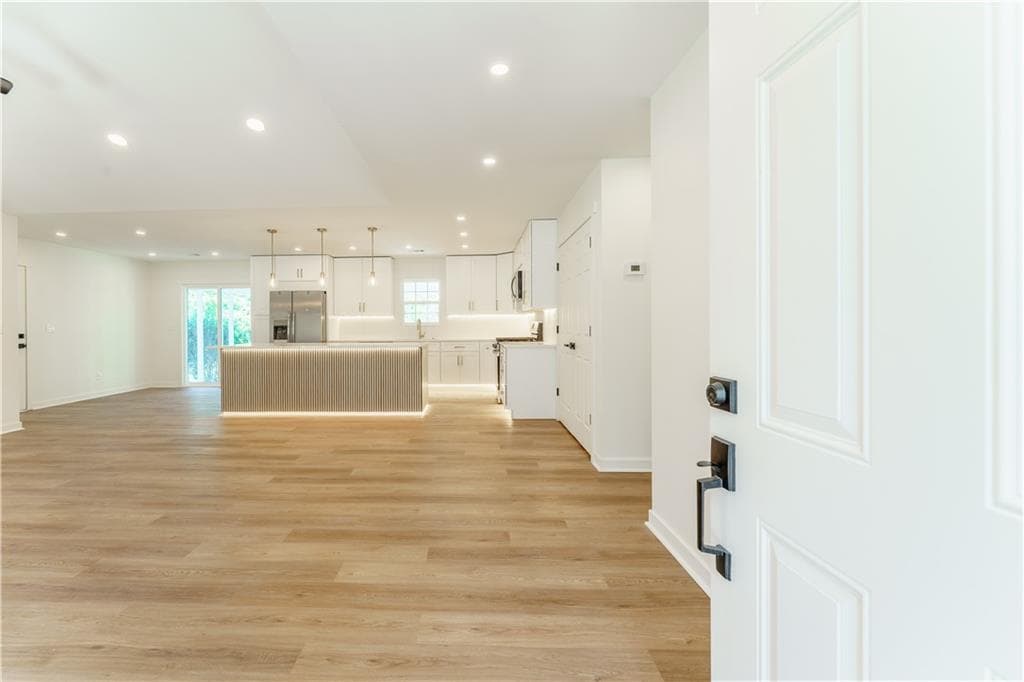 3 bedroom, 2 bathroom, 1,577 sq ft single family residence under contract at 216 Fairview Point, Ellenwood, GA 30294 — photo 4