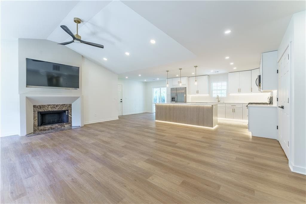 3 bedroom, 2 bathroom, 1,577 sq ft single family residence under contract at 216 Fairview Point, Ellenwood, GA 30294 — photo 5