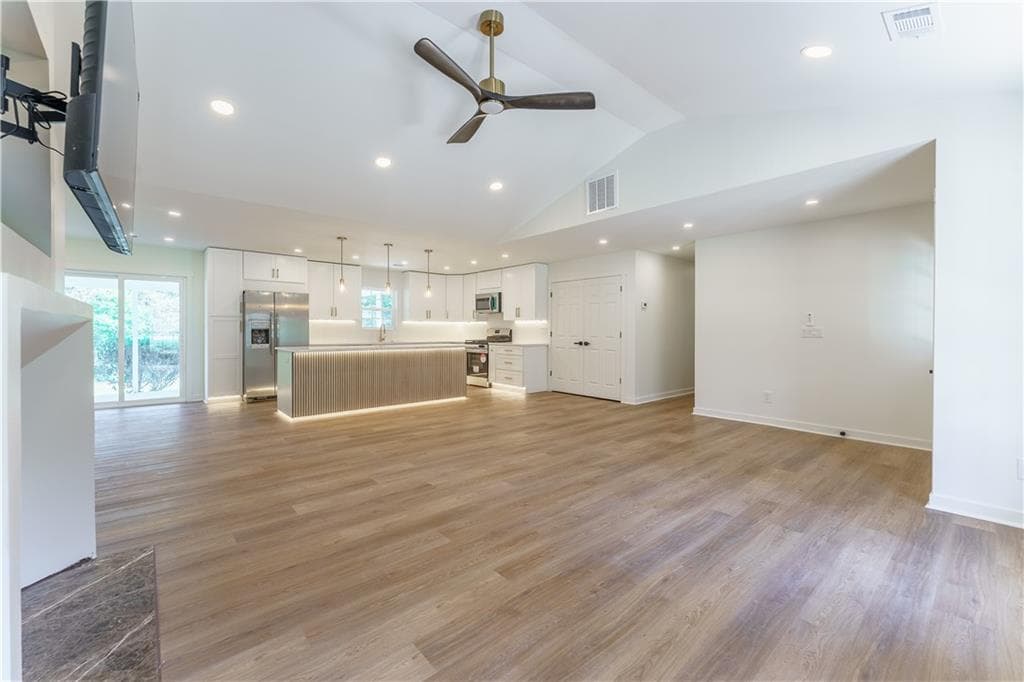 3 bedroom, 2 bathroom, 1,577 sq ft single family residence under contract at 216 Fairview Point, Ellenwood, GA 30294 — photo 7