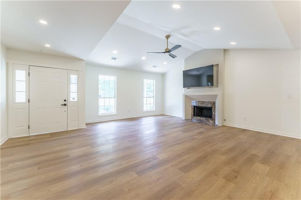 3 bedroom, 2 bathroom, 1,577 sq ft single family residence under contract at 216 Fairview Point, Ellenwood, GA 30294 — photo 9