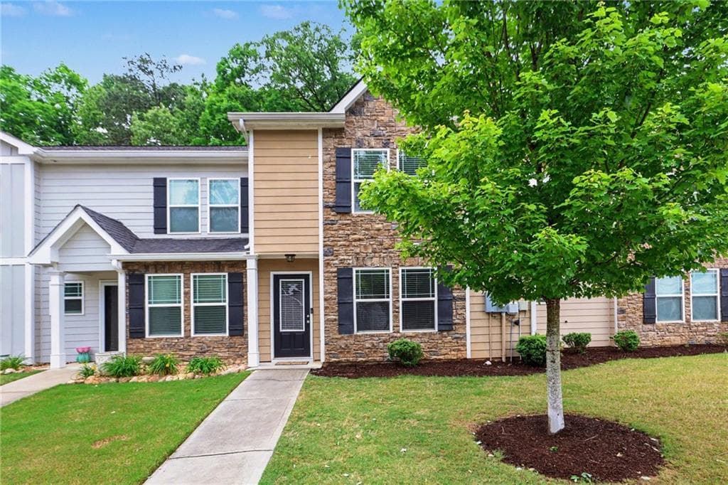 3 bedroom, 3 bathroom, 1,464 sq ft townhouse for sale at 5960 Garden Circle, Douglasville, GA 30135 — photo 1 of 23