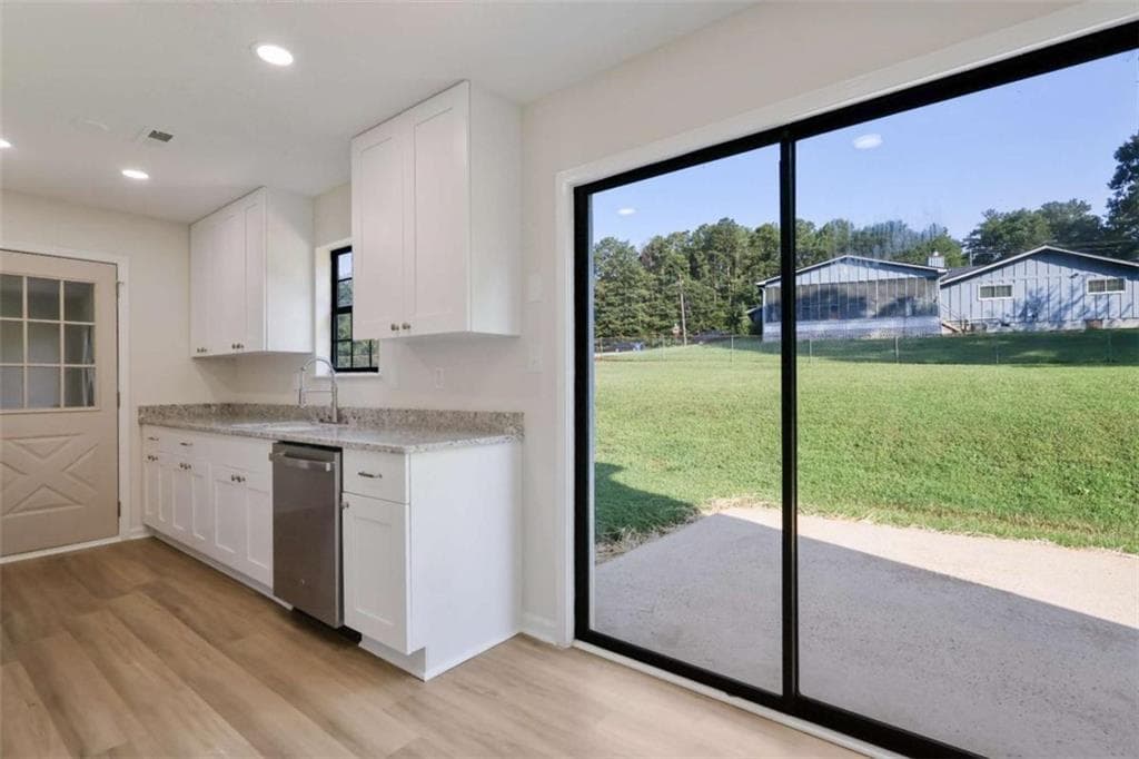 3 bedroom, 3 bathroom, 1,680 sq ft single family residence for sale at 4068 Hunt Way, Rex, GA 30273 — photo 3