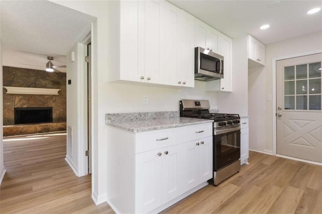 3 bedroom, 3 bathroom, 1,680 sq ft single family residence for sale at 4068 Hunt Way, Rex, GA 30273 — photo 4