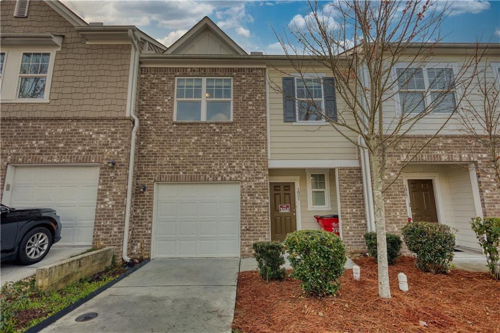 3 bedroom, 3 bathroom, 1,589 sq ft townhouse for sale at 1821 Millstream Hollow, Conyers, GA 30012 — photo 2