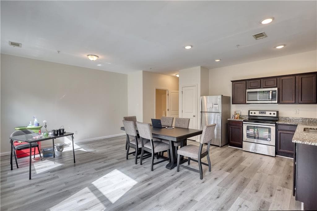 3 bedroom, 3 bathroom, 1,589 sq ft townhouse for sale at 1821 Millstream Hollow, Conyers, GA 30012 — photo 8