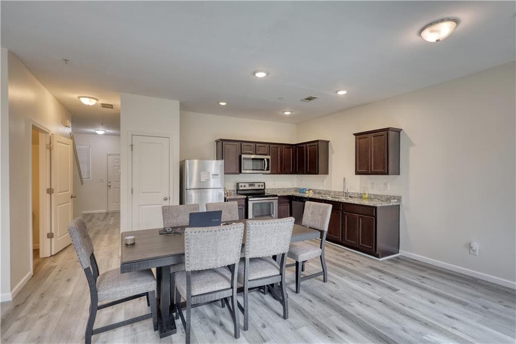 3 bedroom, 3 bathroom, 1,589 sq ft townhouse for sale at 1821 Millstream Hollow, Conyers, GA 30012 — photo 9