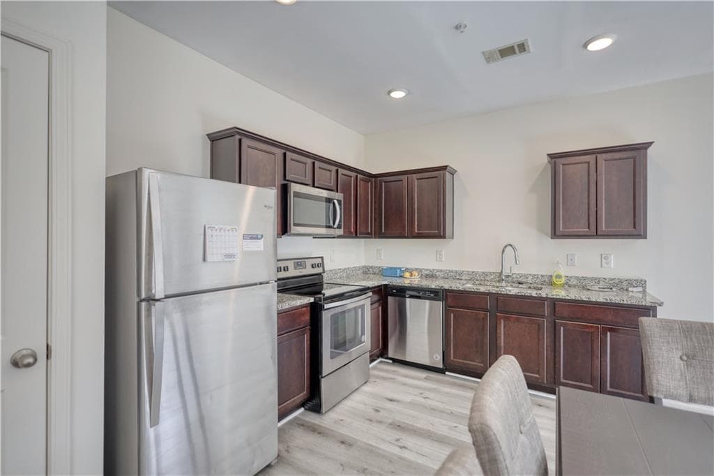 3 bedroom, 3 bathroom, 1,589 sq ft townhouse for sale at 1821 Millstream Hollow, Conyers, GA 30012 — photo 10