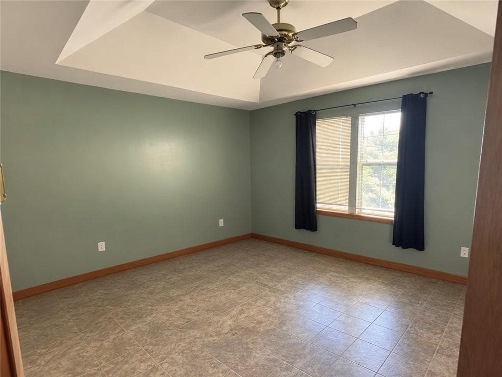 3 bedroom, 3 bathroom, 1,524 sq ft single family residence for sale at 3931 Landgraf Cove, Decatur, GA 30034 — photo 4