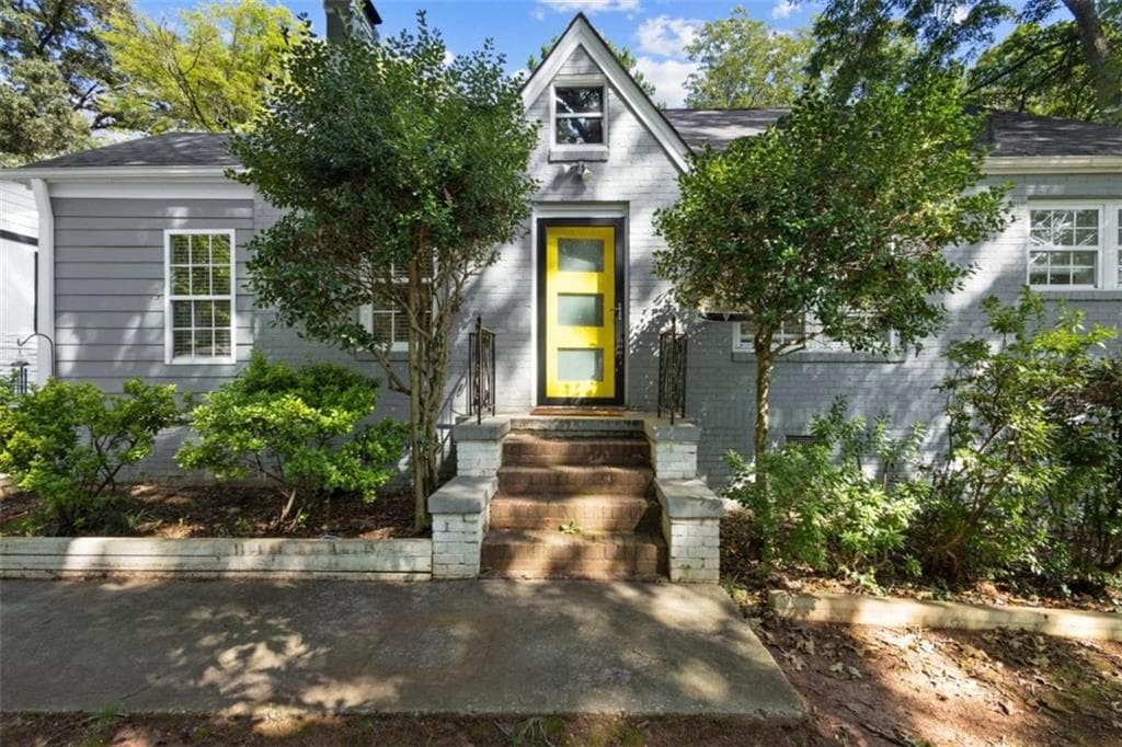 4 bedroom, 2 bathroom, 1,591 sq ft single family residence for sale at 1816 Sylvan Road, Atlanta, GA 30310 — photo 2