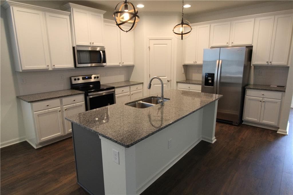 4 bedroom, 3 bathroom, 2,300 sq ft single family residence for rent at 5408 Falling Branch Court, Flowery Branch, GA 30542 for $2,200 a month — photo 5