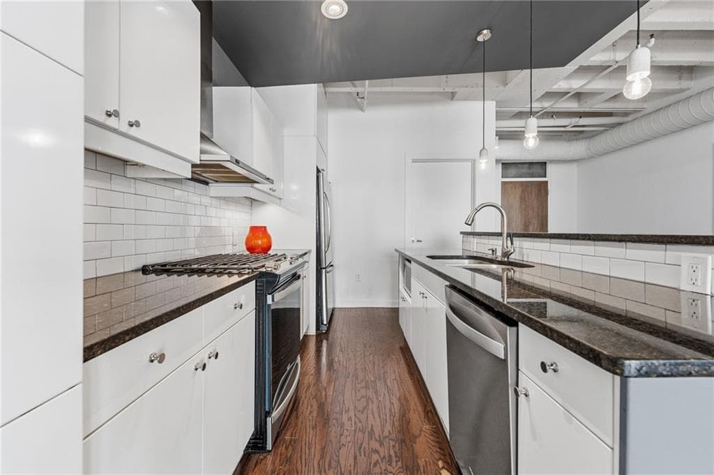 2 bedroom, 2 bathroom, 1,365 sq ft condominium for sale at 805 Peachtree Street 308, Atlanta, GA 30308 — photo 7