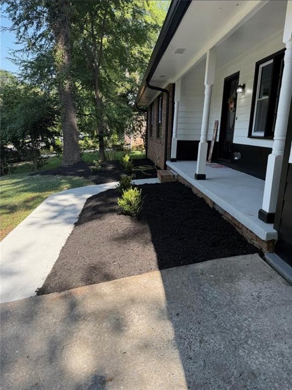 3 bedroom, 2 bathroom, 1,354 sq ft single family residence for sale at 4205 Commodore Drive, Chamblee, GA 30341 — photo 4